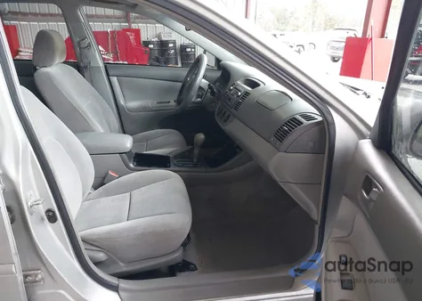 2003 Toyota Camry Le z USA, uszkodzony, nr VIN 4T1BE32K43U222558